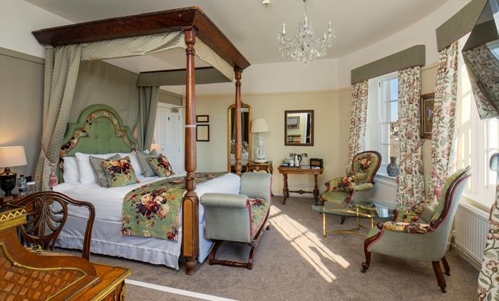 Four-Poster bed in a guest bedroom at a hotel